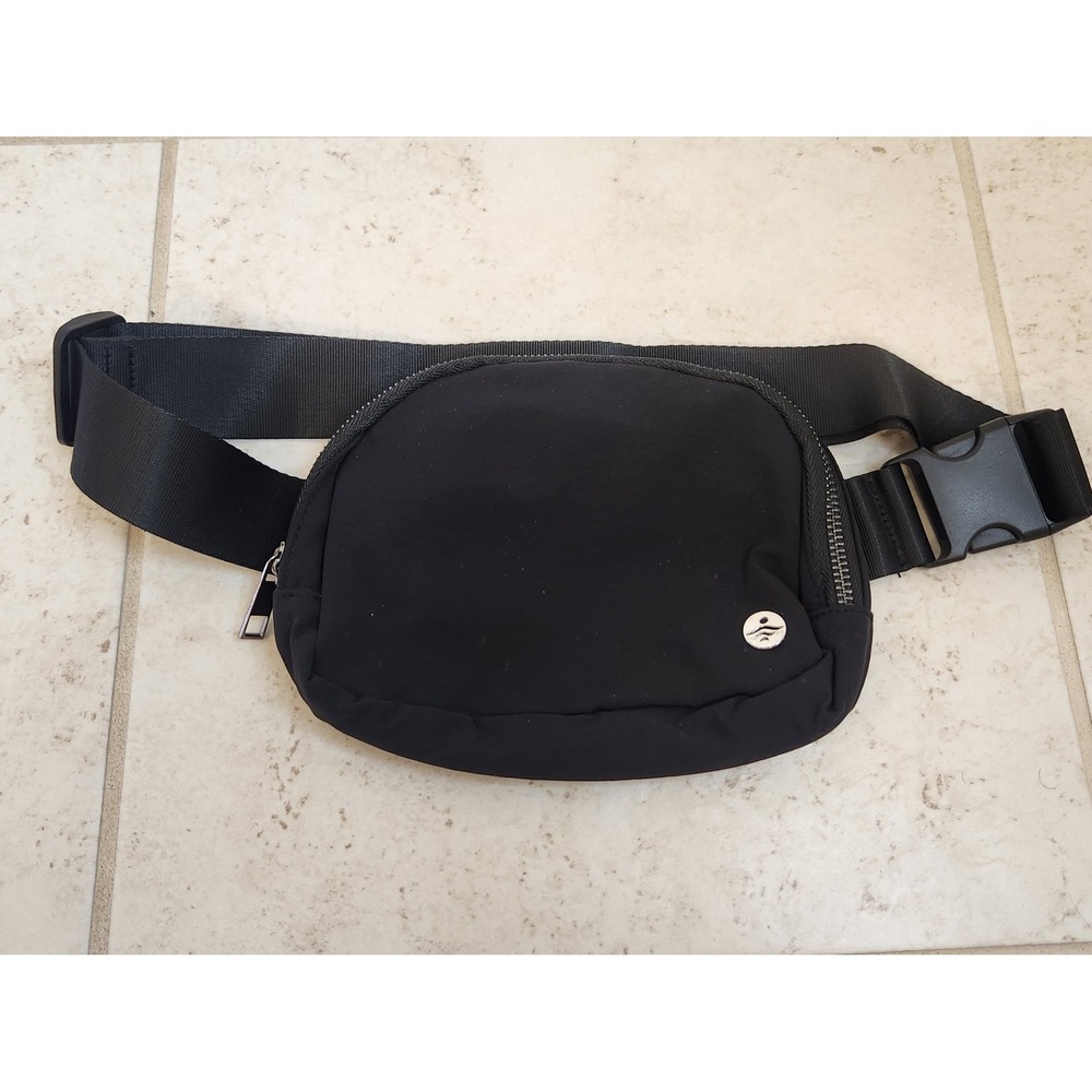 Black Nylon Belt Bag Crossbody Fanny Pack Adjustable Strap Silver Logo Halara